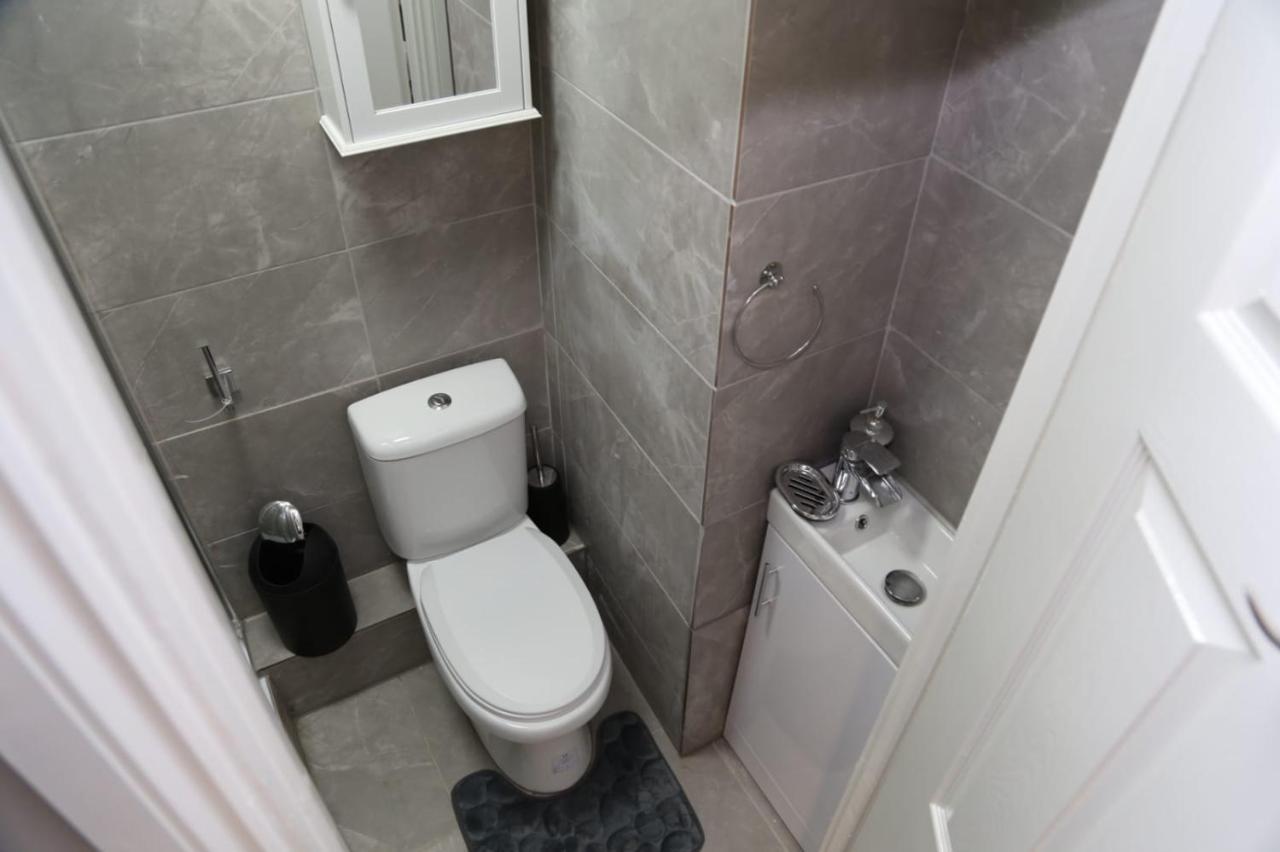 A A Guest Rooms Woolwich Londra Exterior foto